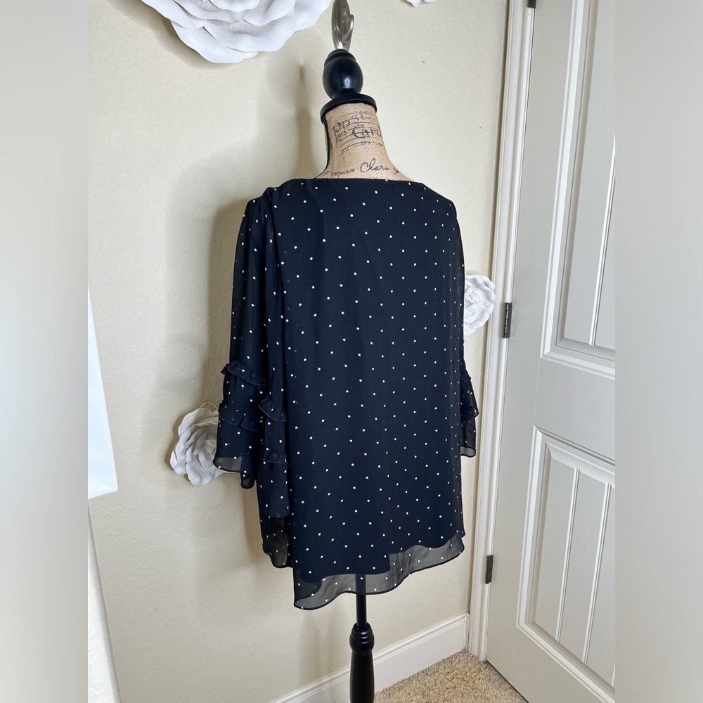 NTM: Torrid Crinkled Textured Chiffon Black & White Sheer Overlay Blouse Size 2X - Picture 14 of 16